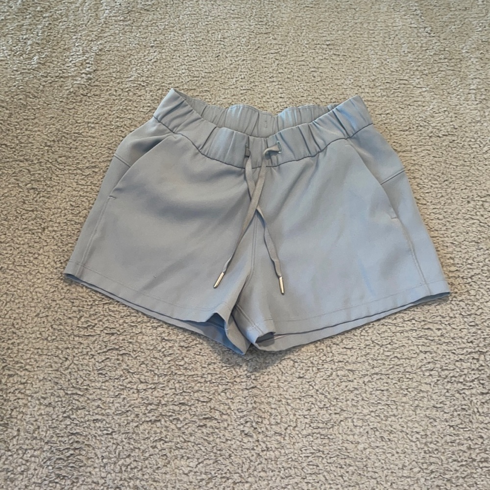 Lululemon On The Fly Short *Woven *2.5" color gray size 4